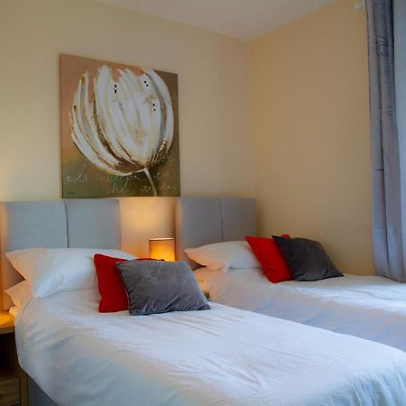 Carvetii - Fox House - 1St Floor Flat Sleeps Up To 8 Apartment Дънфърмлин Екстериор снимка